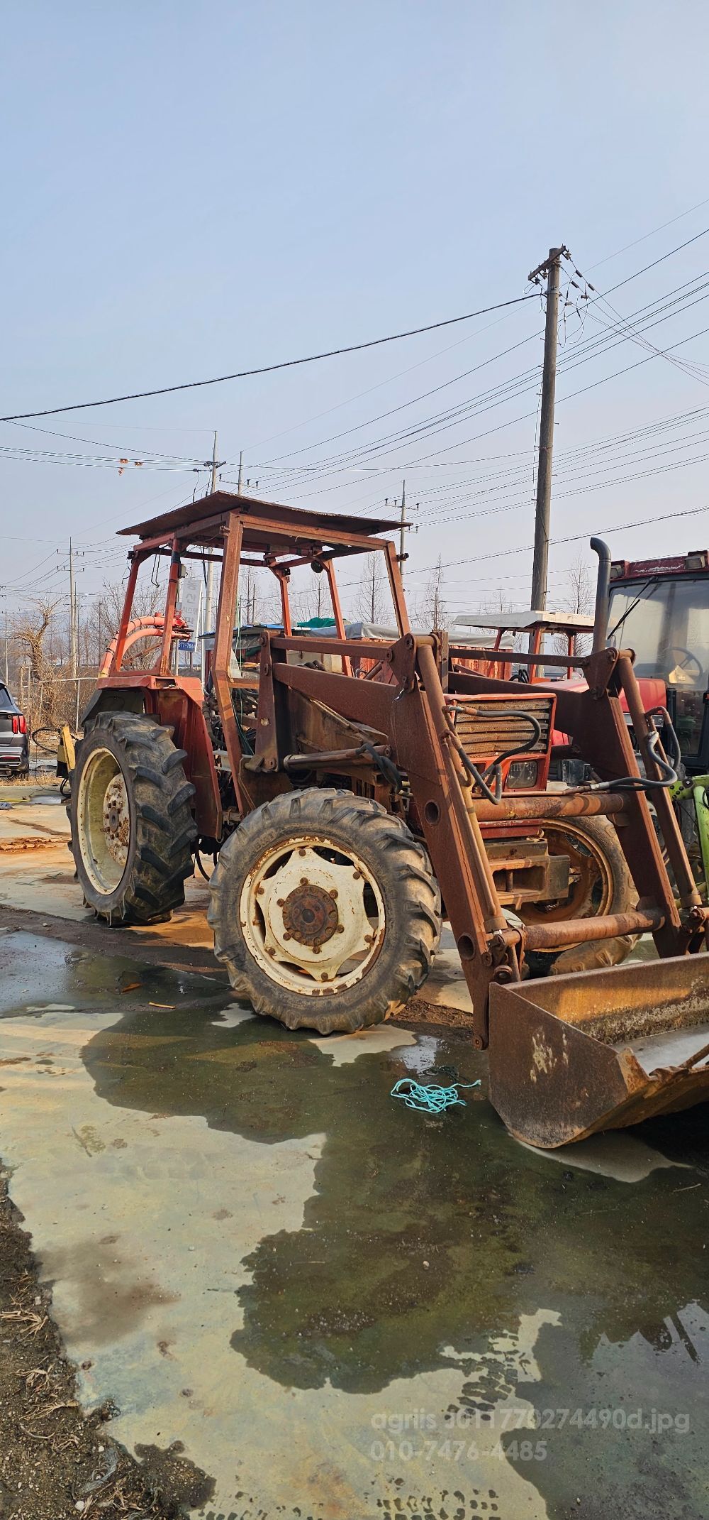 뉴홀랜드 트랙터 55-66D (55마력) 뒤우측면