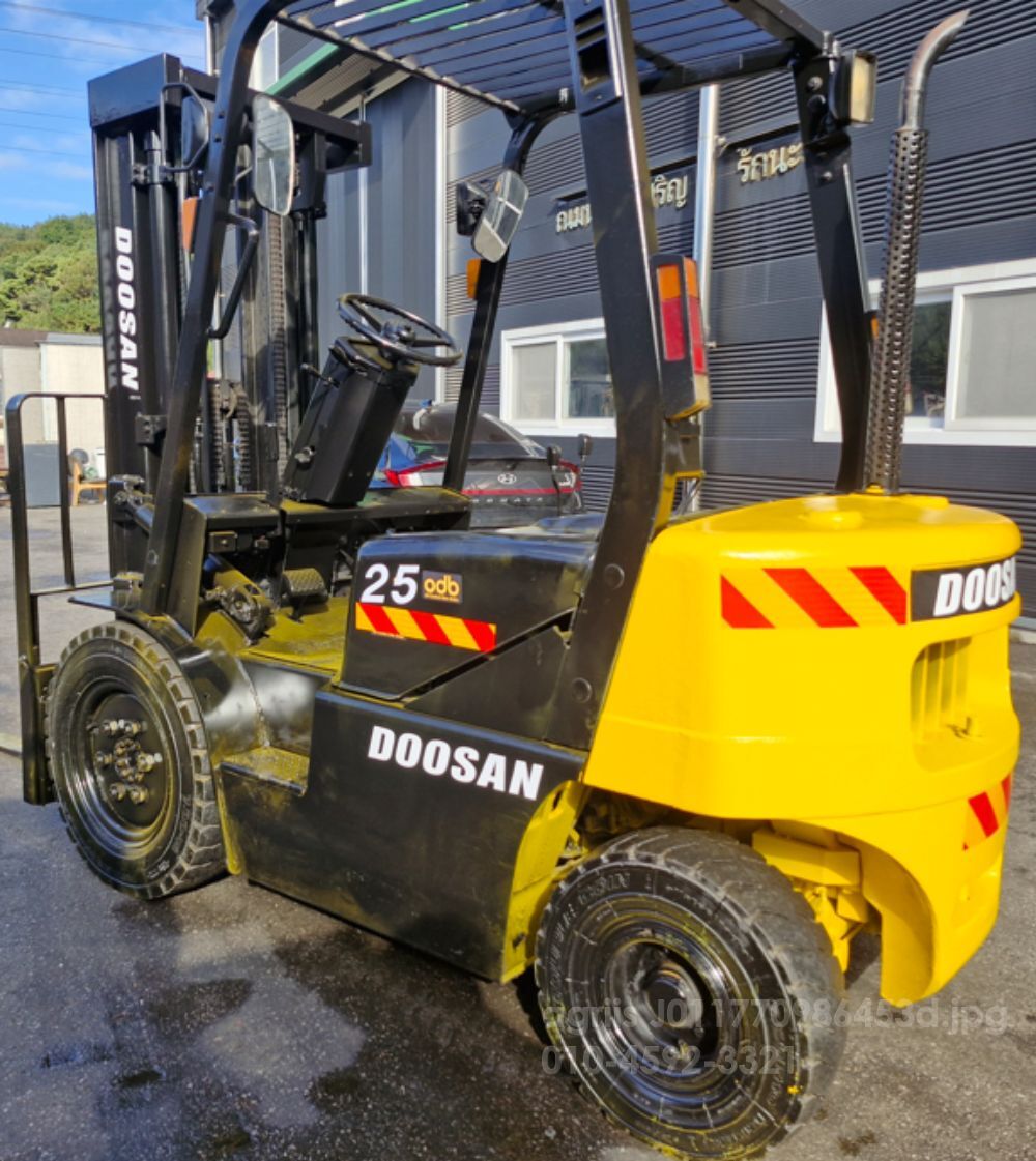 Doosan Forklift 2.5톤 3단마스타 (2.5톤) 뒤우측면