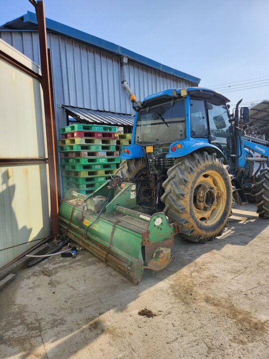 LS 트랙터 PS100 (95마력) 앞좌측면