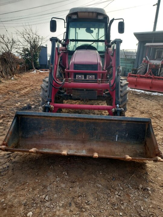 TYM 트랙터 T552 (55마력) 앞좌측면