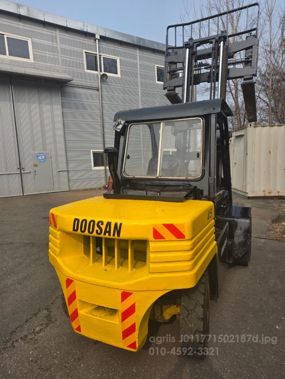 두산 지게차 4.5톤 자동발 (4.5톤) 뒤우측면