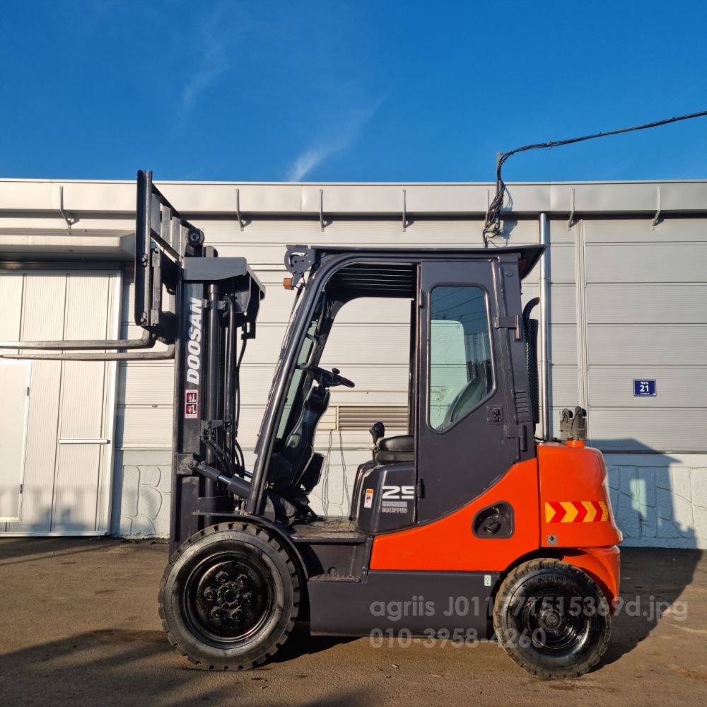 두산 지게차 D25SE-5 (2.5톤) 뒤우측면