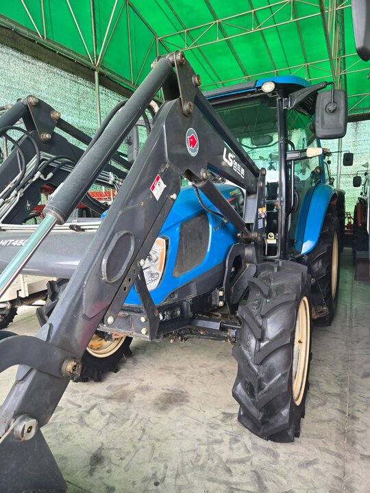 LS 트랙터 MT5.73 (73.9마력) 앞좌측면