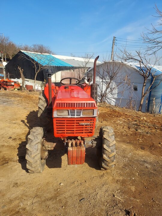 Daedong Tractor L2601-4WD (26hp) 앞좌측면