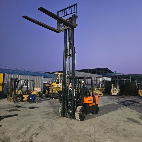 삼익 지게차 3.5톤3단자동발 (3.5톤) 앞좌측면