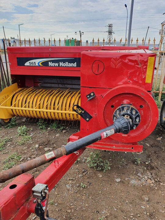 뉴홀랜드 사각베일러 565 앞좌측면