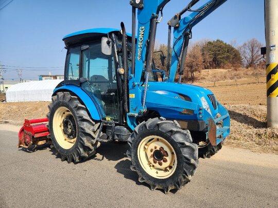 LS 트랙터 U6162 (62마력) 앞좌측면