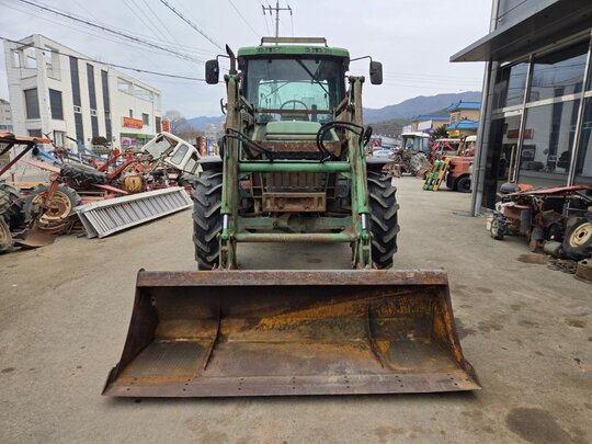 존디어 트랙터 6200 (85마력) 앞좌측면