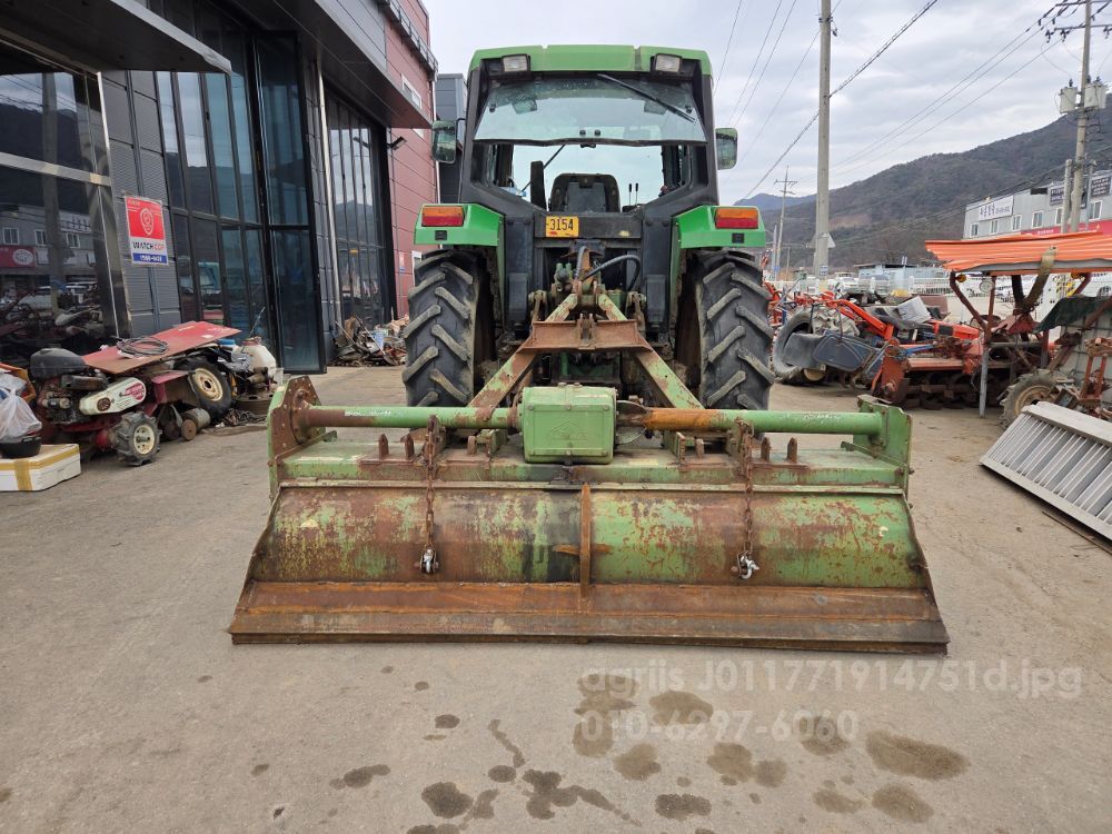 존디어 트랙터 6200 (85마력) 뒤우측면