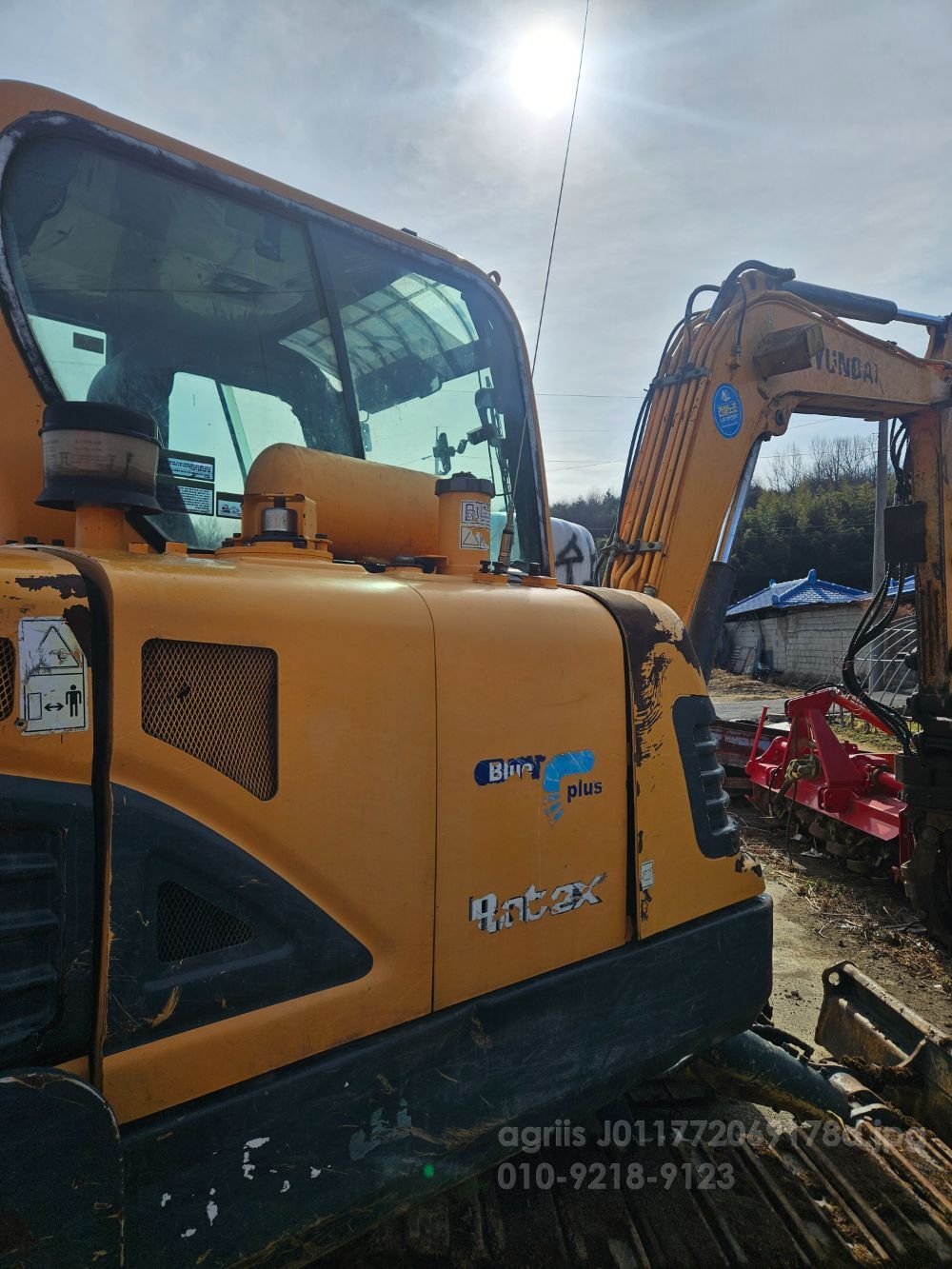 Hyundai Excavator (5.5톤)  뒤우측면
