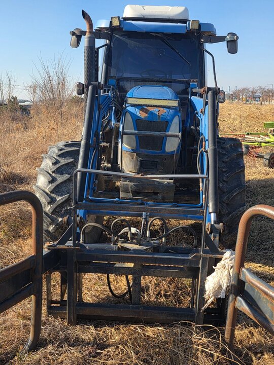 LS 트랙터 TX110 (110마력) 앞좌측면