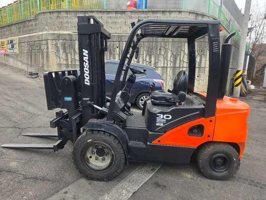 두산지게차 지게차 두산3톤 (3톤) 앞좌측면