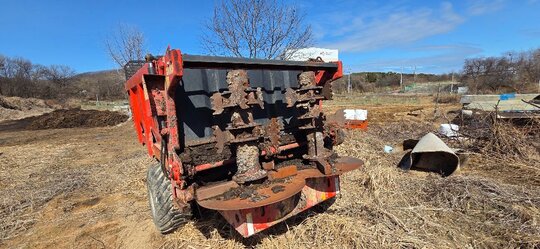 터키산 퇴비살포기 퇴비살포기 퇴비살포기 앞좌측면