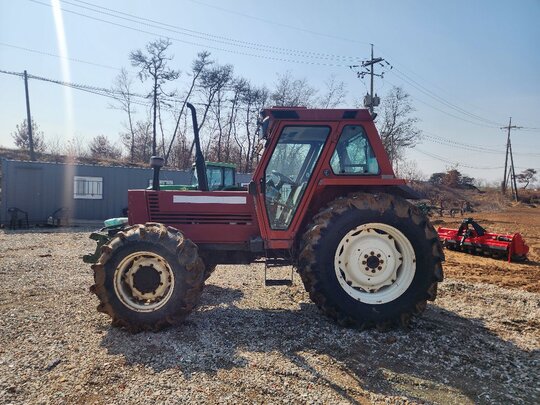 뉴홀랜드 트랙터 110-90DT (110마력) 앞좌측면