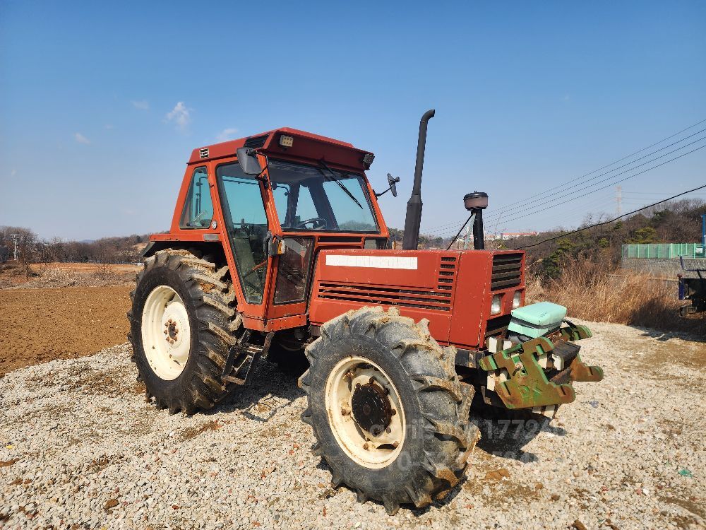 뉴홀랜드 트랙터 110-90DT (110마력) 뒤우측면