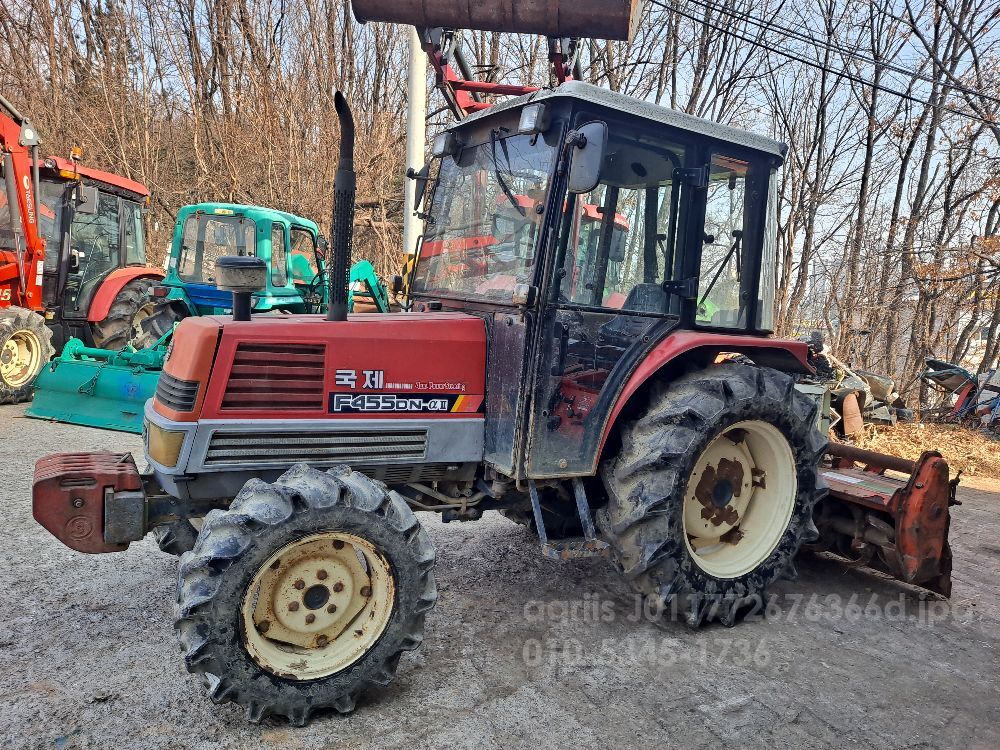 국제 트랙터 F455 (45마력) 뒤우측면