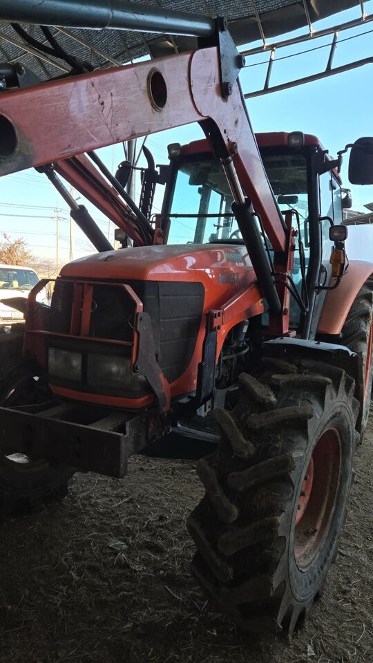 Kubota Tractor M125X (125hp) 앞좌측면