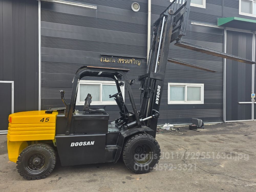 Doosan Forklift 4.5톤 자동발 (4.5톤) 뒤우측면