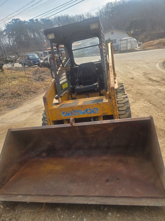 두산 스키드로더 601 앞좌측면