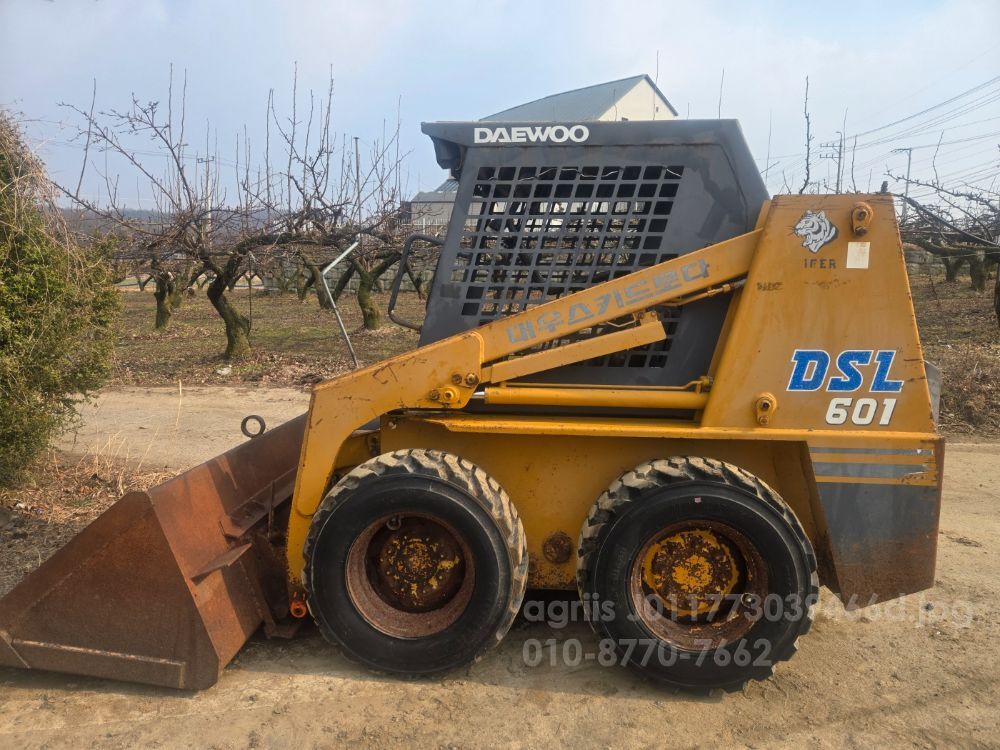 두산 스키드로더 601 뒤우측면