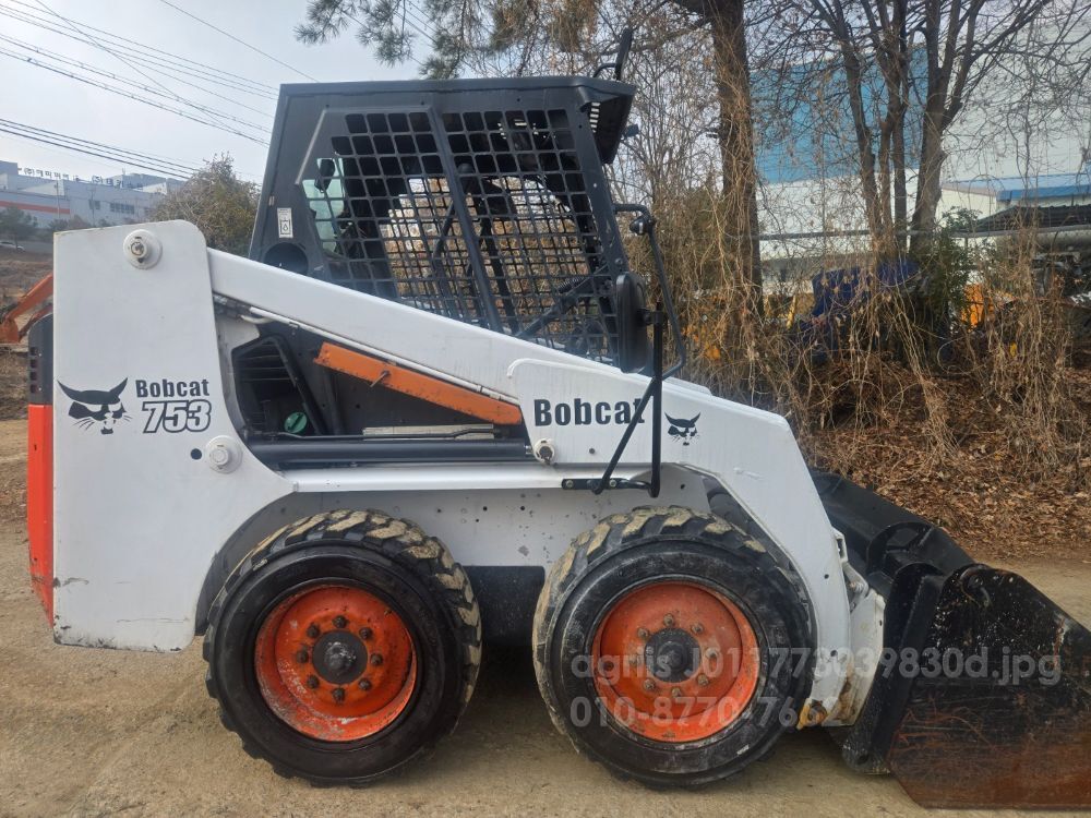 밥캣 스키드로더 753 뒤우측면