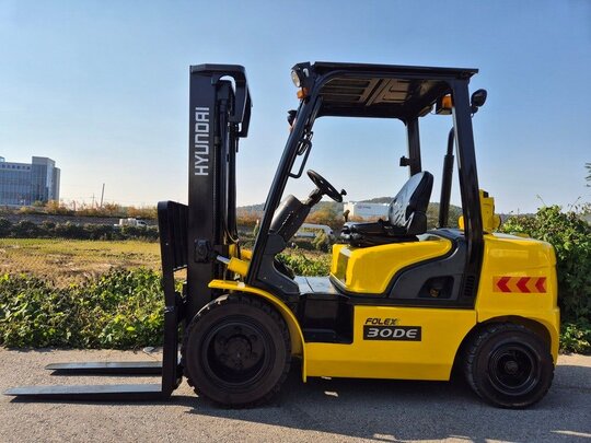 Hyundai Forklift 포렉스 30DE (3톤) 앞좌측면
