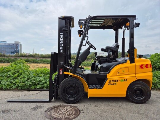Hyundai Forklift 포렉스 25D-9H (2.5톤) 앞좌측면