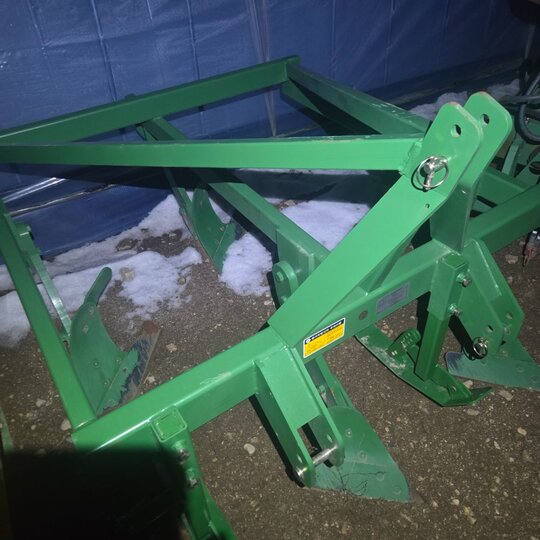  웅진 4련 이랑쟁기 앞좌측면