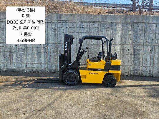 Doosan Forklift 중고 LD30S-2 디젤 3톤 (전.후 통타이어) 앞좌측면