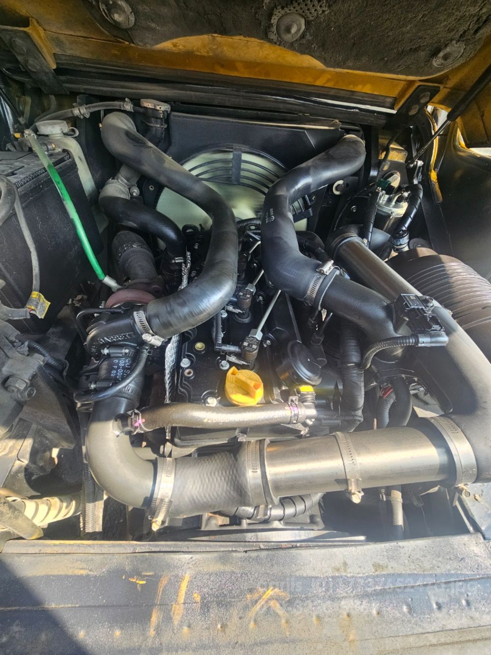 두산 지게차 3톤 디젤 반캐빈 노랭이 (3톤) 뒤우측면