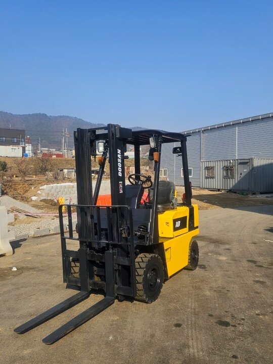 Doosan Forklift 1.5톤 1.8톤 디젤 (1.8톤) 앞좌측면