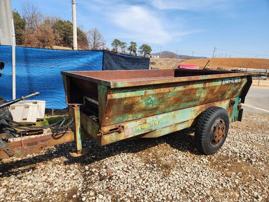  Manure Spreader YMS-2000F  앞좌측면