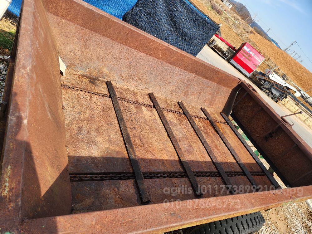  Manure Spreader YMS-2000F  뒤우측면