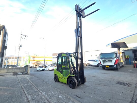 Clark Forklift GTS2.5톤 3단 (2.5톤) 앞좌측면