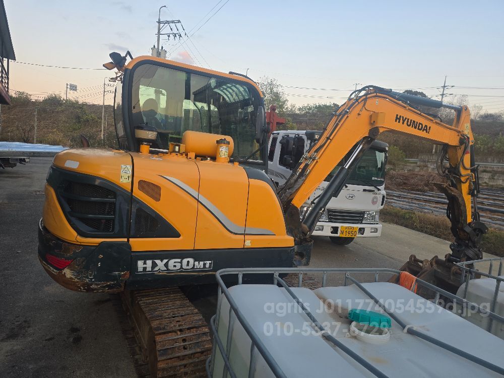 Hyundai Excavator HX60MT (6.0톤) 뒤우측면