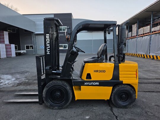 Hyundai Forklift HR30D (3톤) 앞좌측면