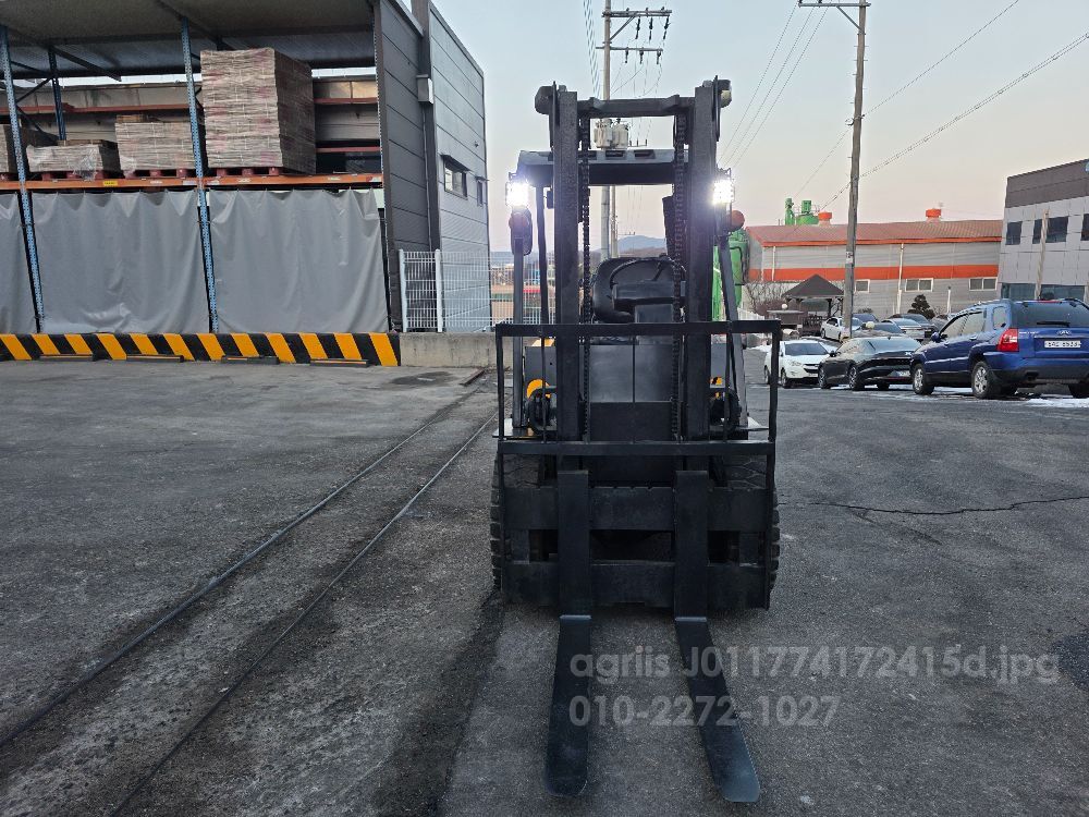 Hyundai Forklift HR30D (3톤) 뒤우측면