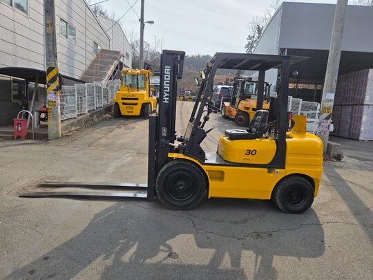 Hyundai Forklift HDF3톤 디젤지게친 (3톤) 앞좌측면