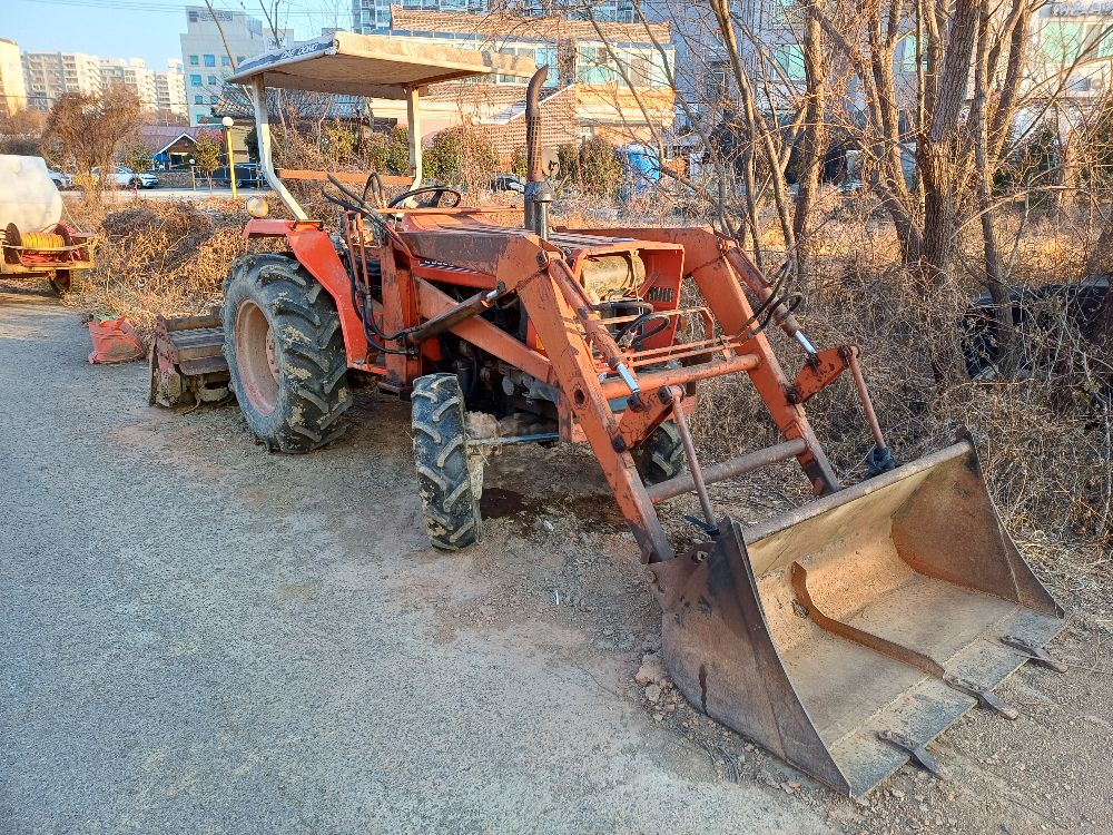 대동 트랙터 L3502 (35마력) 앞좌측면