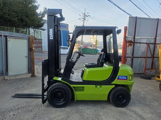 Clark Forklift FX253D (2.5톤) 앞좌측면