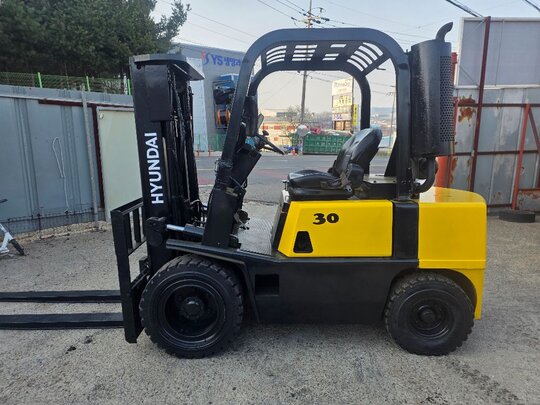 Hyundai Forklift 3톤3단디젤 (3톤) 앞좌측면