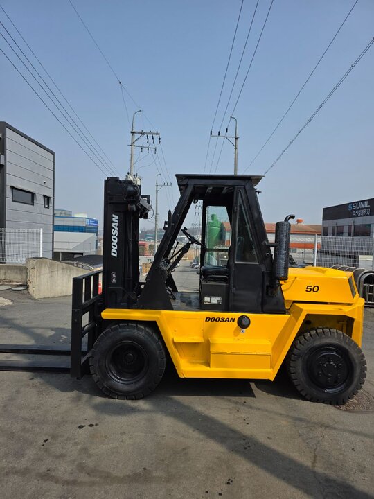 Doosan Forklift LD5톤 자동발 (5톤) 앞좌측면