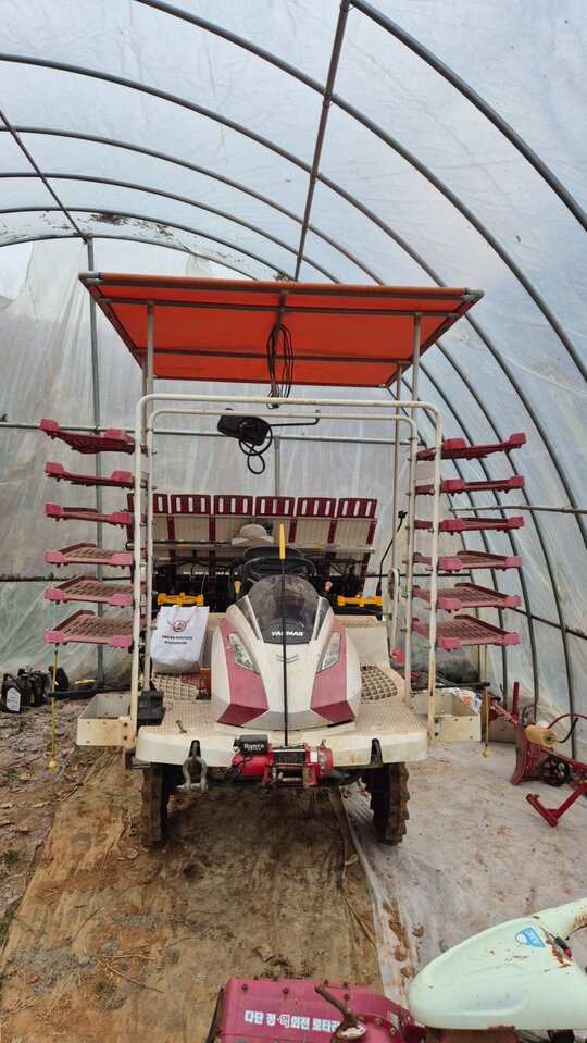 Yanmar Rice transplanter YR6DZ (6Rows) 앞좌측면