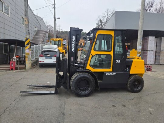 Doosan Forklift D3.5톤 힌지드 (3.5톤) 앞좌측면