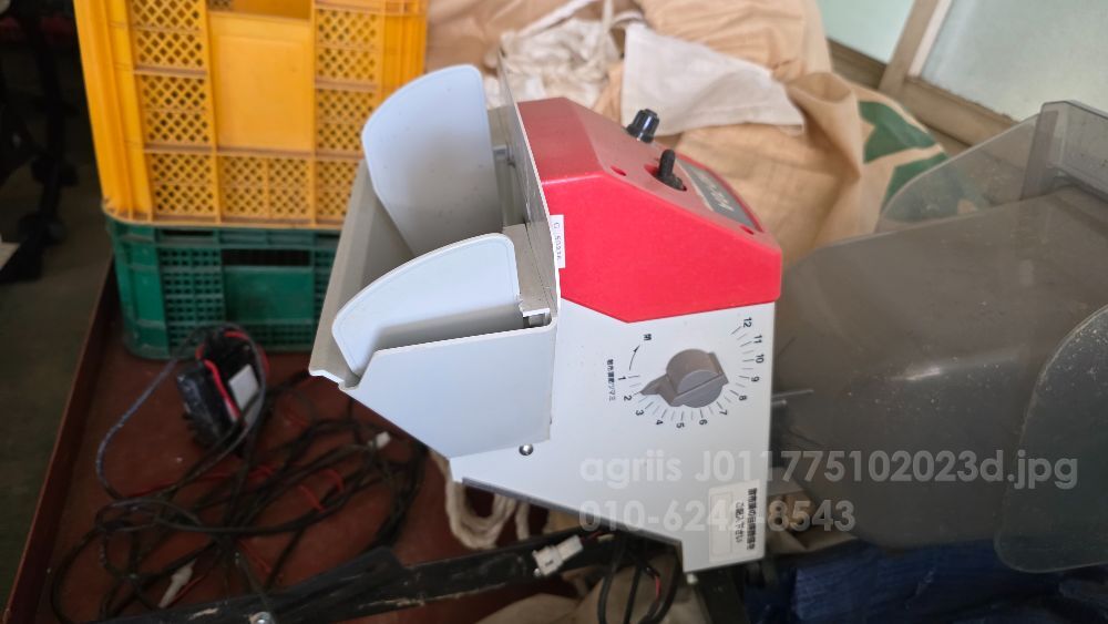 모름 이앙기살포기 TMD-70A 뒤우측면