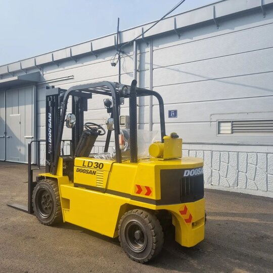 Doosan Forklift D30S (3톤) 앞좌측면