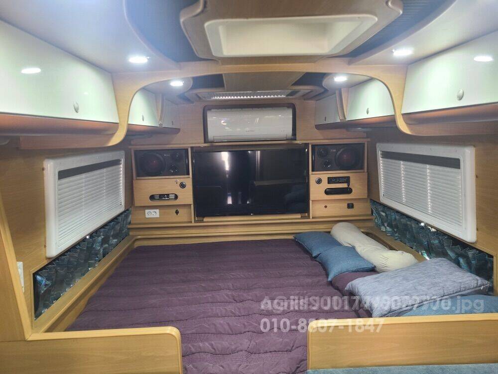  캠핑카 캠핑카  뒤우측면