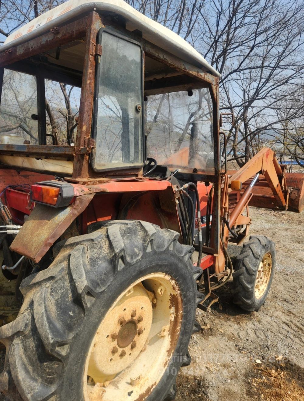  Tractor D415 (40hp) 뒤우측면