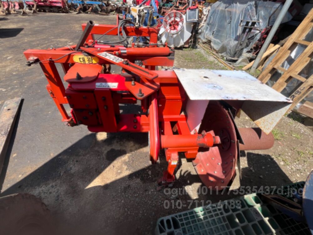  논두렁조성기 논두렁조성기  뒤우측면