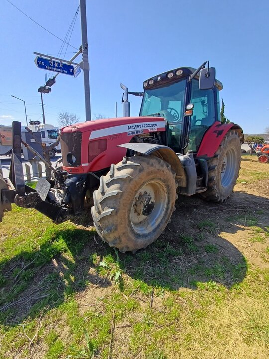 아세아 트랙터 MF-7480 (167마력) 앞좌측면